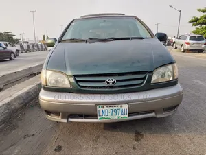 Toyota Sienna 2002 Green
