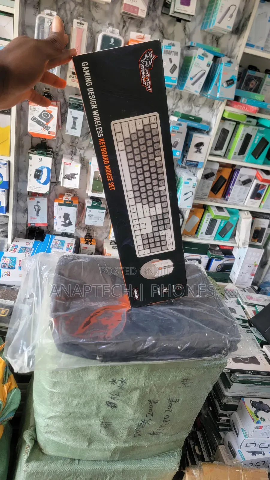 Gaming Design Wireless Keyboard Mouse Set Plug and Play, Ara