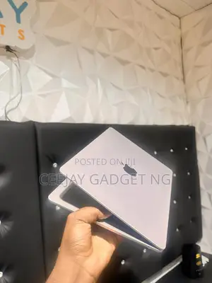 Laptop Apple MacBook Air 2022 M2 8GB Apple M2 SSD 256GB