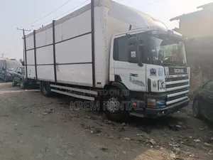 Cover Body Trucks Available for House Properties Relocation
