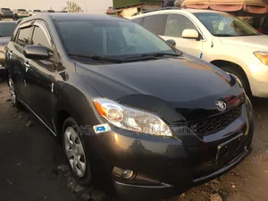Toyota Matrix Hatchback FWD (1.8L 4cyl 5M) 2010 Gray