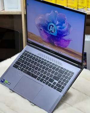 Laptop MSI Prestige 16 AI Studio 96GB Intel Core Ultra 9 SSD 4T