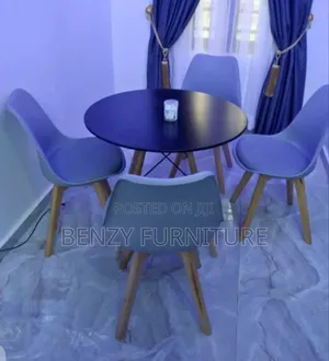 Dinning Table With Chairs