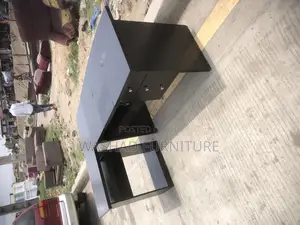 Design Corner Table