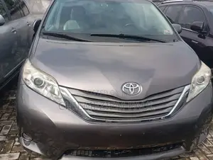 Toyota Sienna XLE 7 Passenger Mobility 2012 Gray