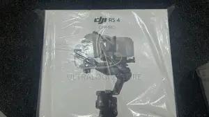 DJI RS 4 Gimbal Stabilizer Combo