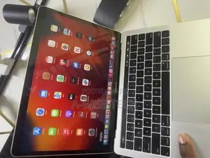 Laptop Apple MacBook Pro 2017 16GB Intel Core I5 SSD 256GB