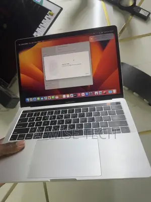 Laptop Apple MacBook Pro 2017 16GB Intel Core I5 SSD 256GB
