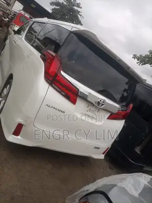 Toyota Granvia 2022 White
