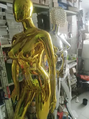 Gold Maniquin