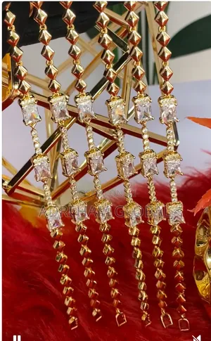 Quality Fashion Stoned Gold Hand Bracelet