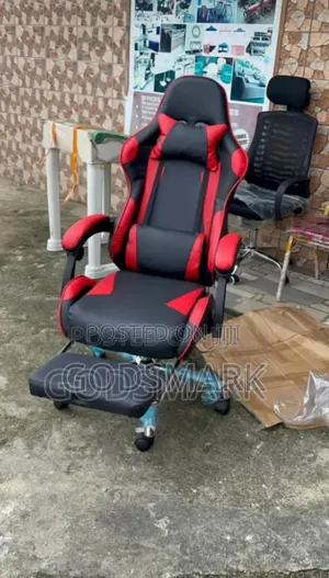 Gaming Chair With Footrest.Other Colours Available.