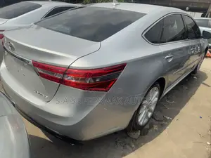 Toyota Avalon Limited Sedan FWD (3.5L 6cyl 6A) 2013 Silver