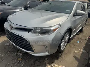 Toyota Avalon Limited Sedan FWD (3.5L 6cyl 6A) 2013 Silver