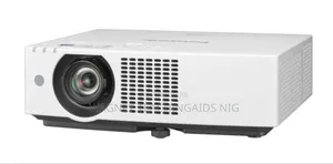 Panasonic PT-VMZ51 5200lumens Projector