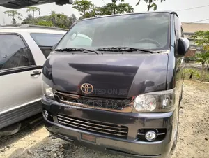 Toyota HiAce 2013 Black