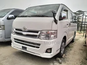 Toyota HiAce 2013 White