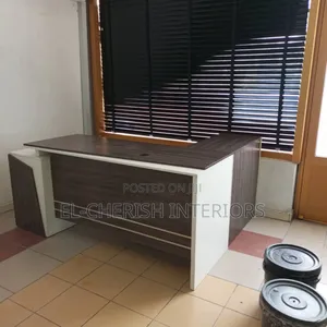 Supper Class Office Table