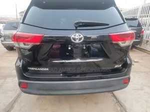 Toyota Highlander XLE 4x2 V6 (3.5L 6cyl 8A) 2017 Black