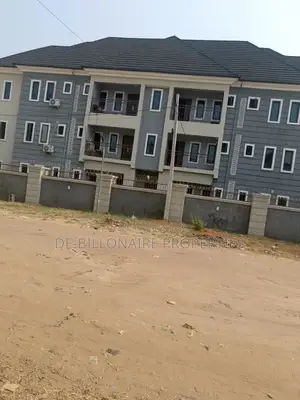 3bdrm Block of Flats in New Owerri for sale