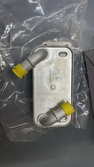 2017 VOLVO XC90 XC60 Engine Oil Cooler