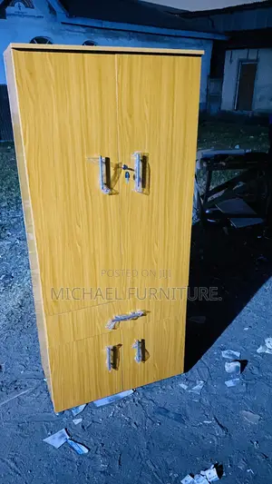 Th Irty Two (32)Inches With 4 Doors ,1drawer