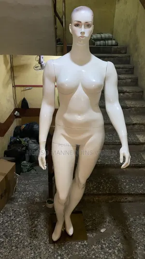 Plus Size Fibre Female Mannequin With Face