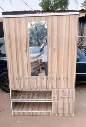 4 By 6 Wardrobe With 2 Drawers And Mirror