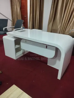 2miters High Classy Office Desk