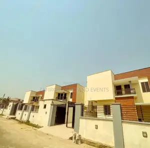 3bdrm Duplex in Gra Near Queens, Oluyole for sale