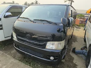 Toyota HiAce 2013 Black