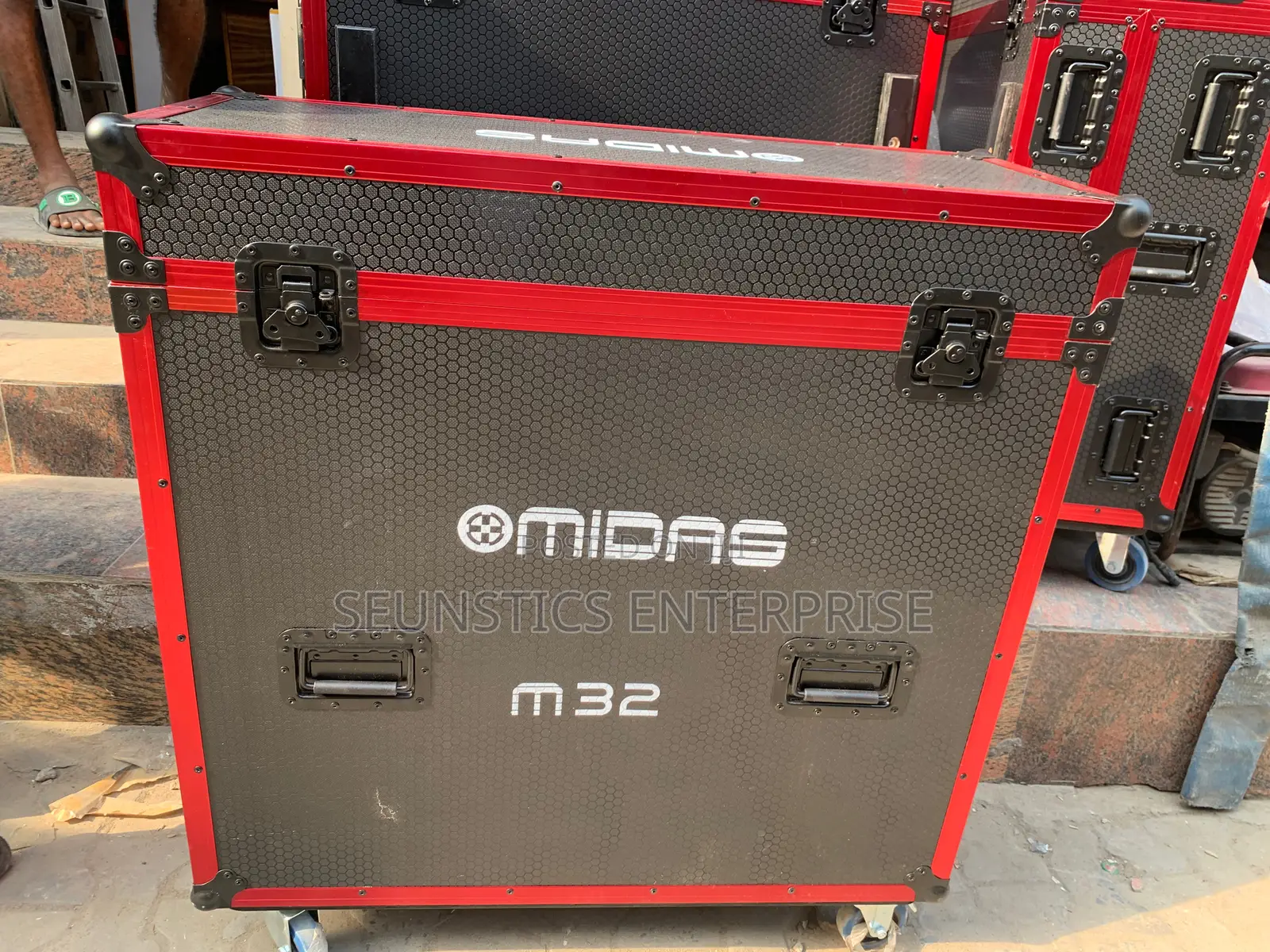 Quality Midas M32 Mixer Flight Case (Box)