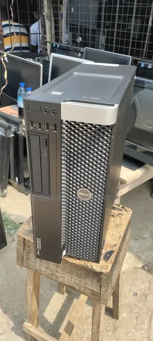 Desktop Computer Dell Precision 5820 32GB Intel Xeon HDD 1T