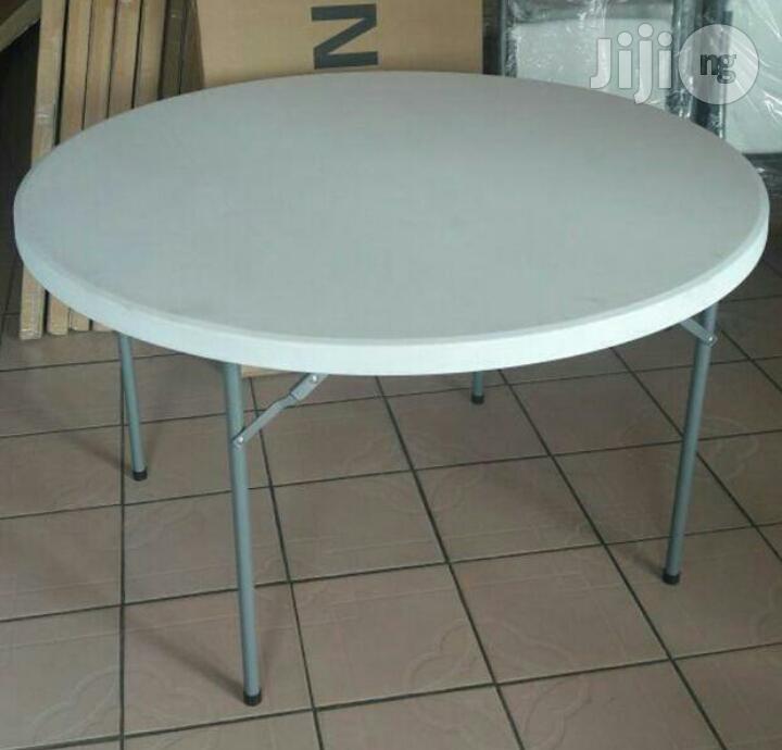 Round Foldable Plastic Table