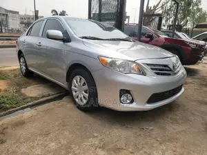 Toyota Corolla LE 4dr Sedan (1.8L 4cyl 4A) 2012 Silver