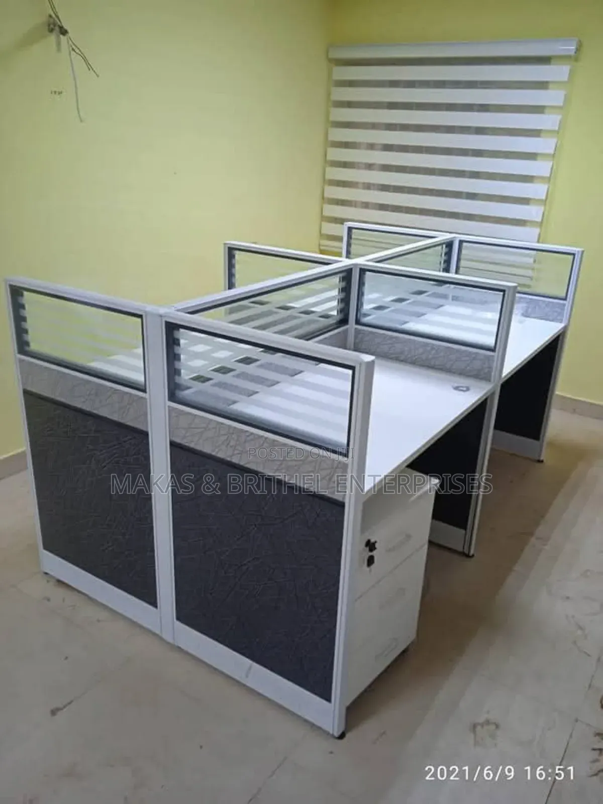 4/4 Office Workstations