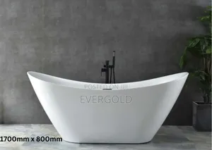 Luxury White Bath Tub Available