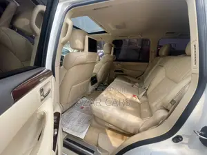 Lexus LX 570 AWD 2013 White