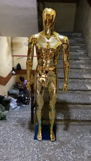 Faceless Male Gold Chrome Dummy