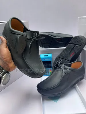 Classic Wallabees Black Leather Lace Up Shoe