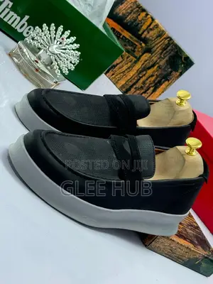 Grey-Soled Patterned Shoes