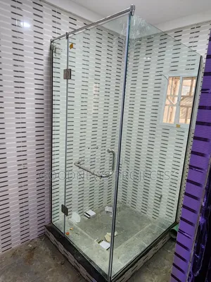 10mm Glass Cubicle With Silver Accessory