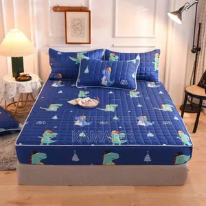 Fitted Waterproof Bedspread With 4 Pillow
