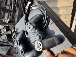 Black Console Playstations 4