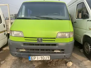 Peugeot Boxer 2010 Green