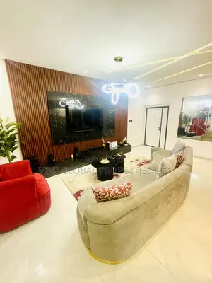 Luxury 2 Bedroom Apartment With Swimming Pool