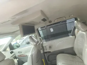 Toyota Sienna XLE 8 Passenger 2012 Blue
