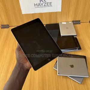 Apple iPad Pro 9.7 (2016) 128 GB Gray