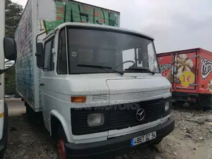 Mercedes-Benz 2004 White