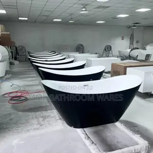 Black/White Curved Black Luxury Freestanding Bathtub